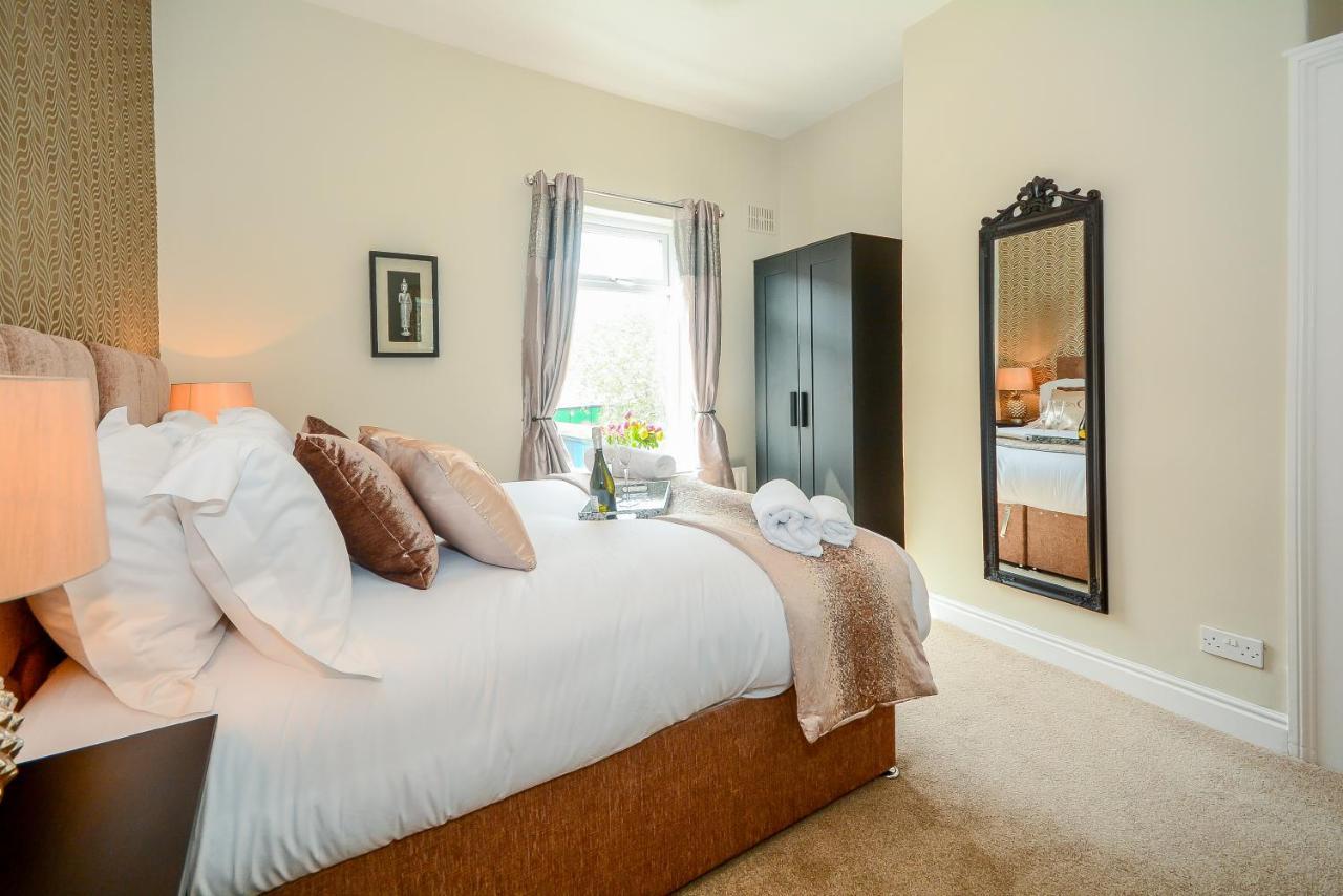 The Hideaway York Bagian luar foto