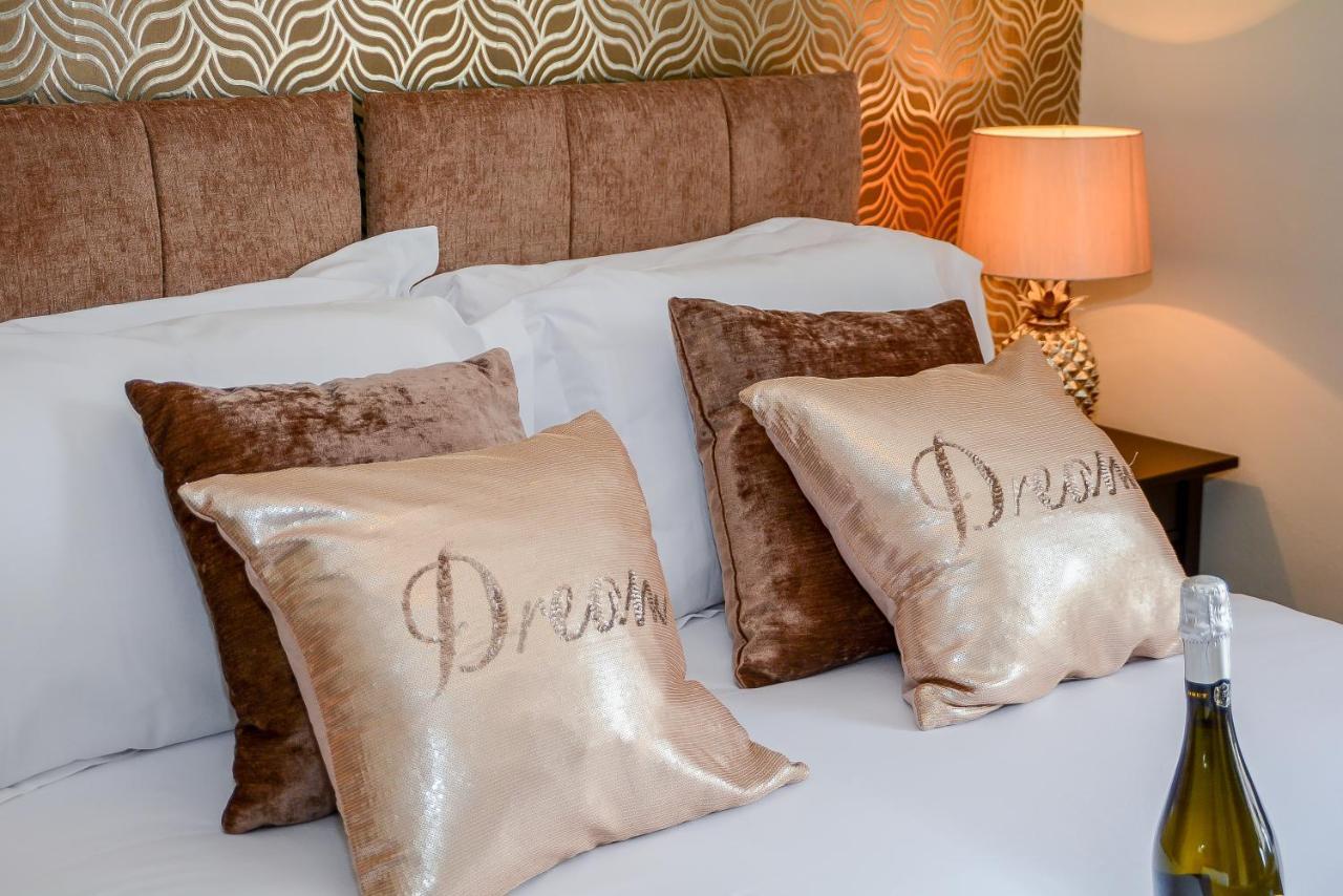 The Hideaway York Bagian luar foto